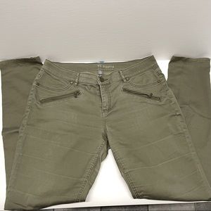 Women’s New York and Company military green pants